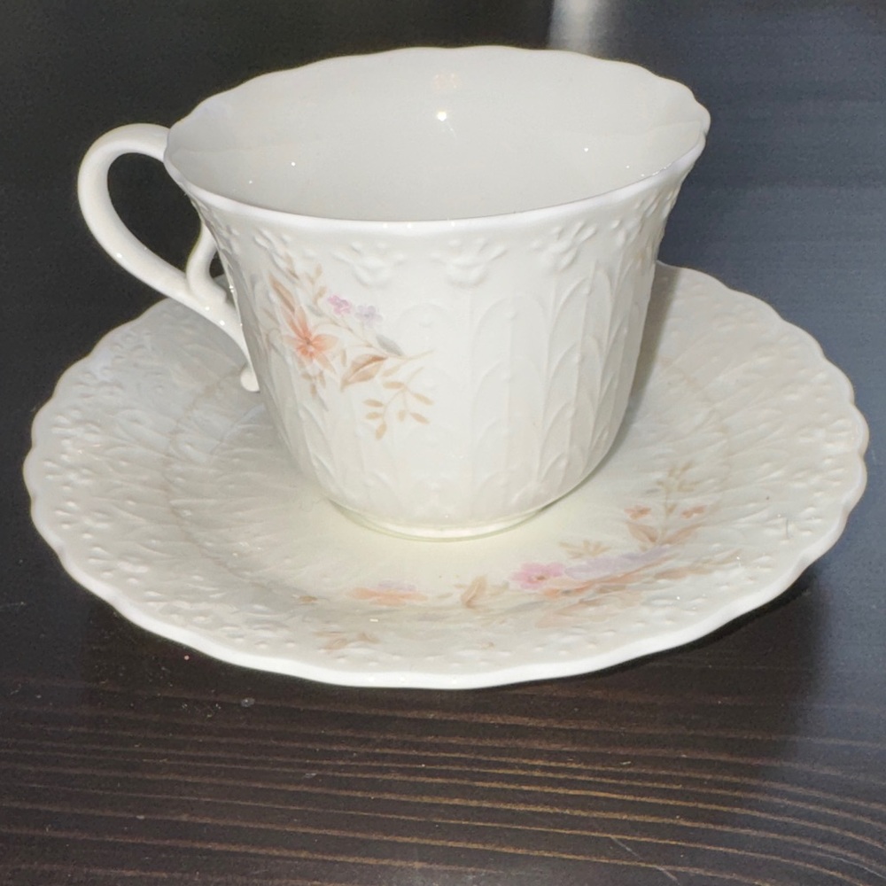 Mikasa White and Pink Floral Mug Set